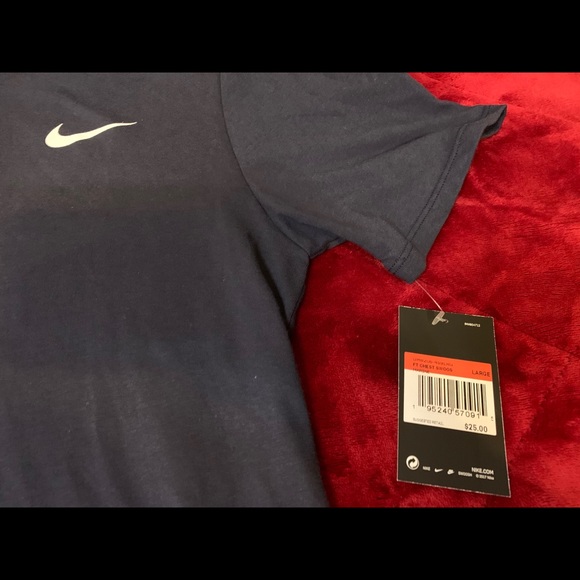 Nike Tee - Picture 4 of 5